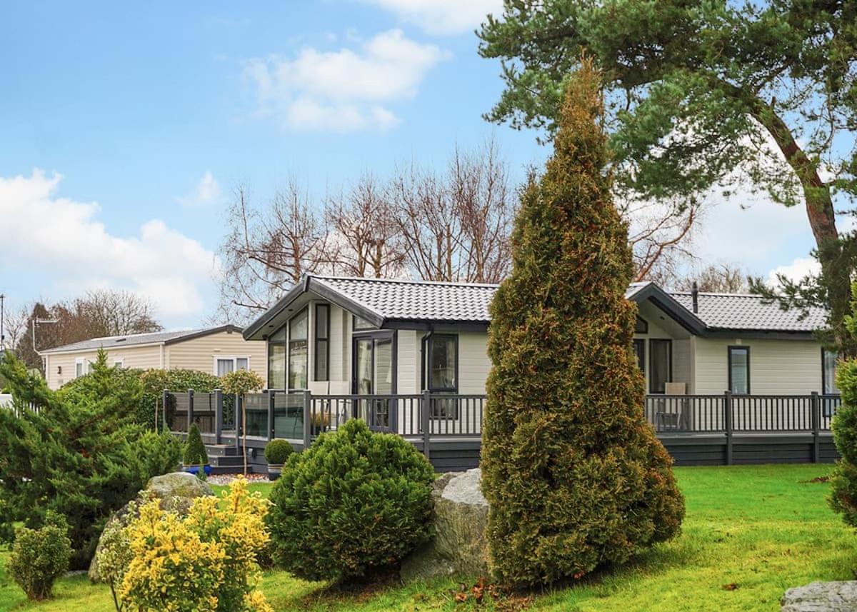Fir Trees Hotel Chester Bagian luar foto